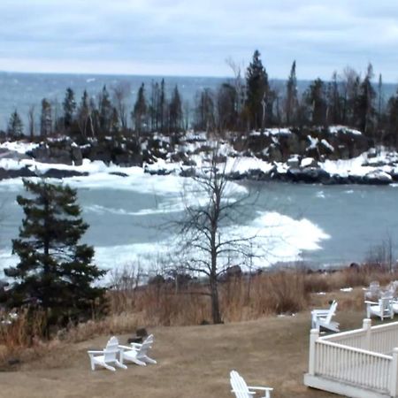 Cove Point Lodge Beaver Bay Exteriör bild