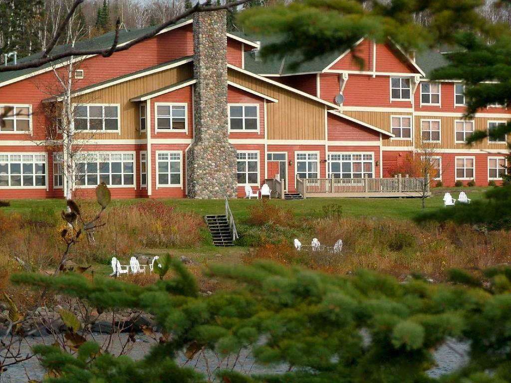 Cove Point Lodge Beaver Bay Exteriör bild