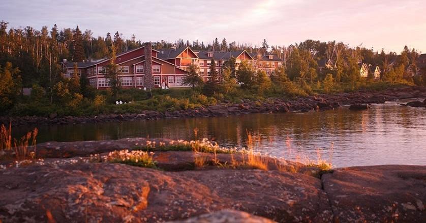 Cove Point Lodge Beaver Bay Exteriör bild