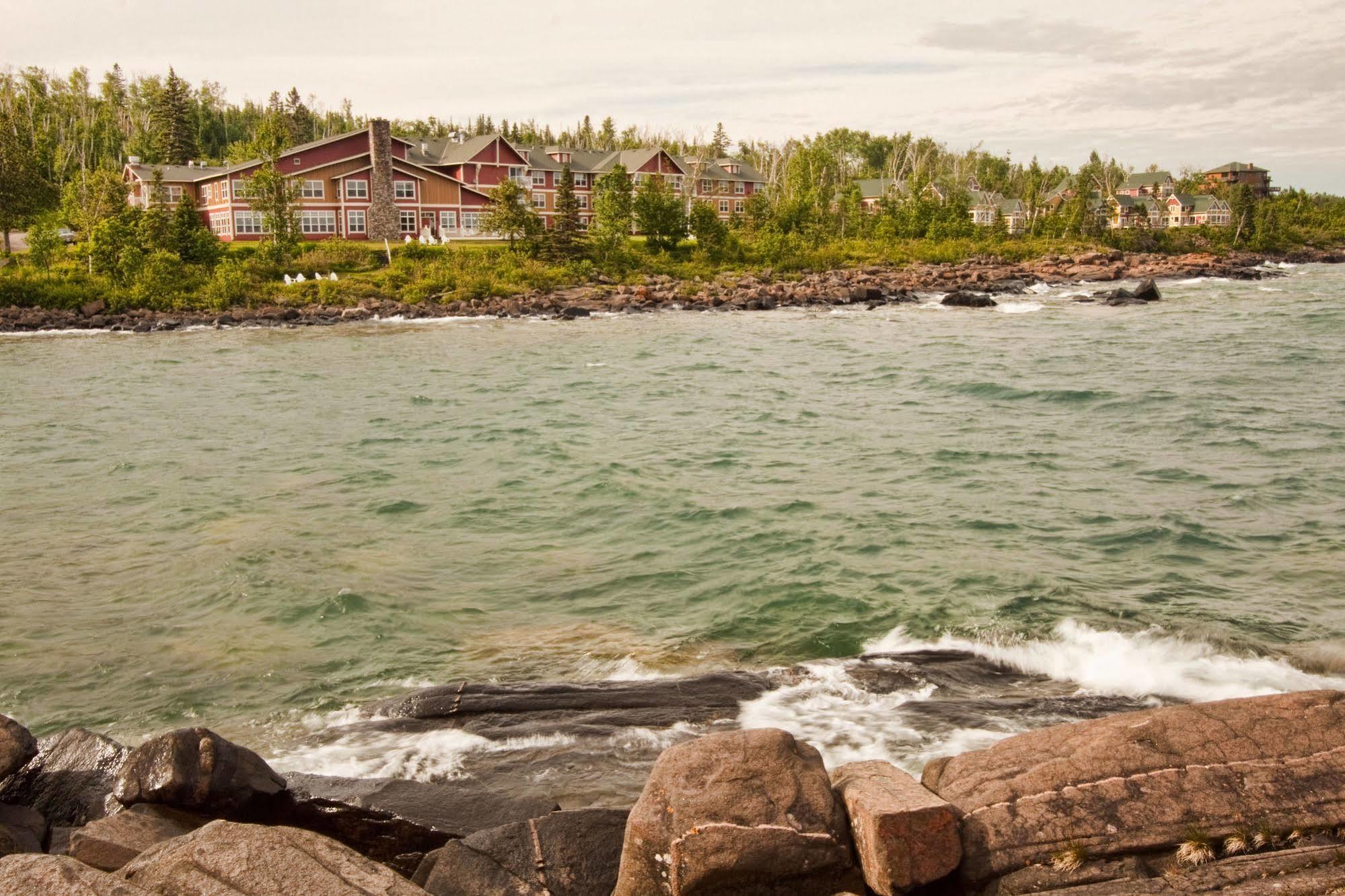 Cove Point Lodge Beaver Bay Exteriör bild