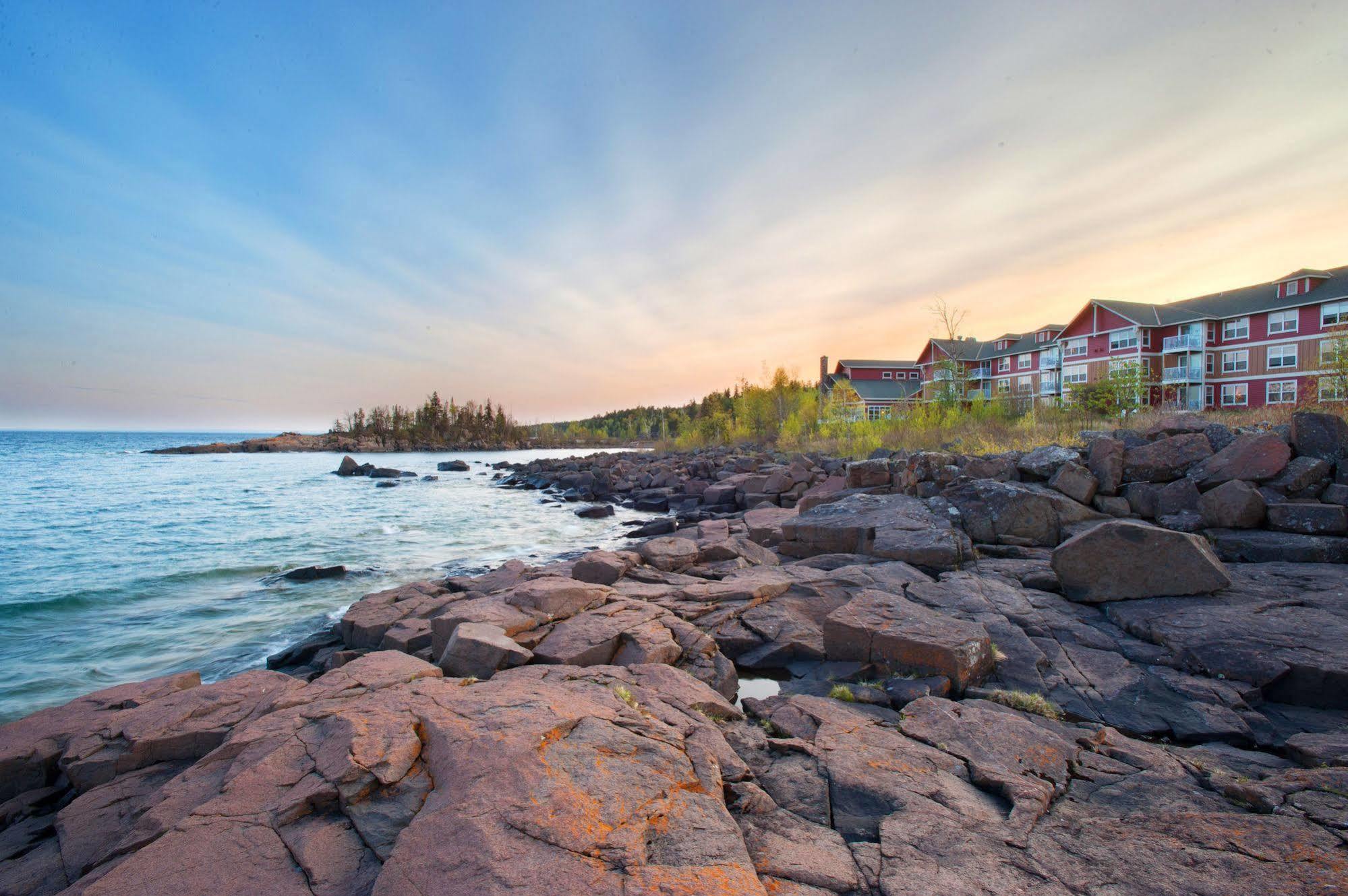 Cove Point Lodge Beaver Bay Exteriör bild