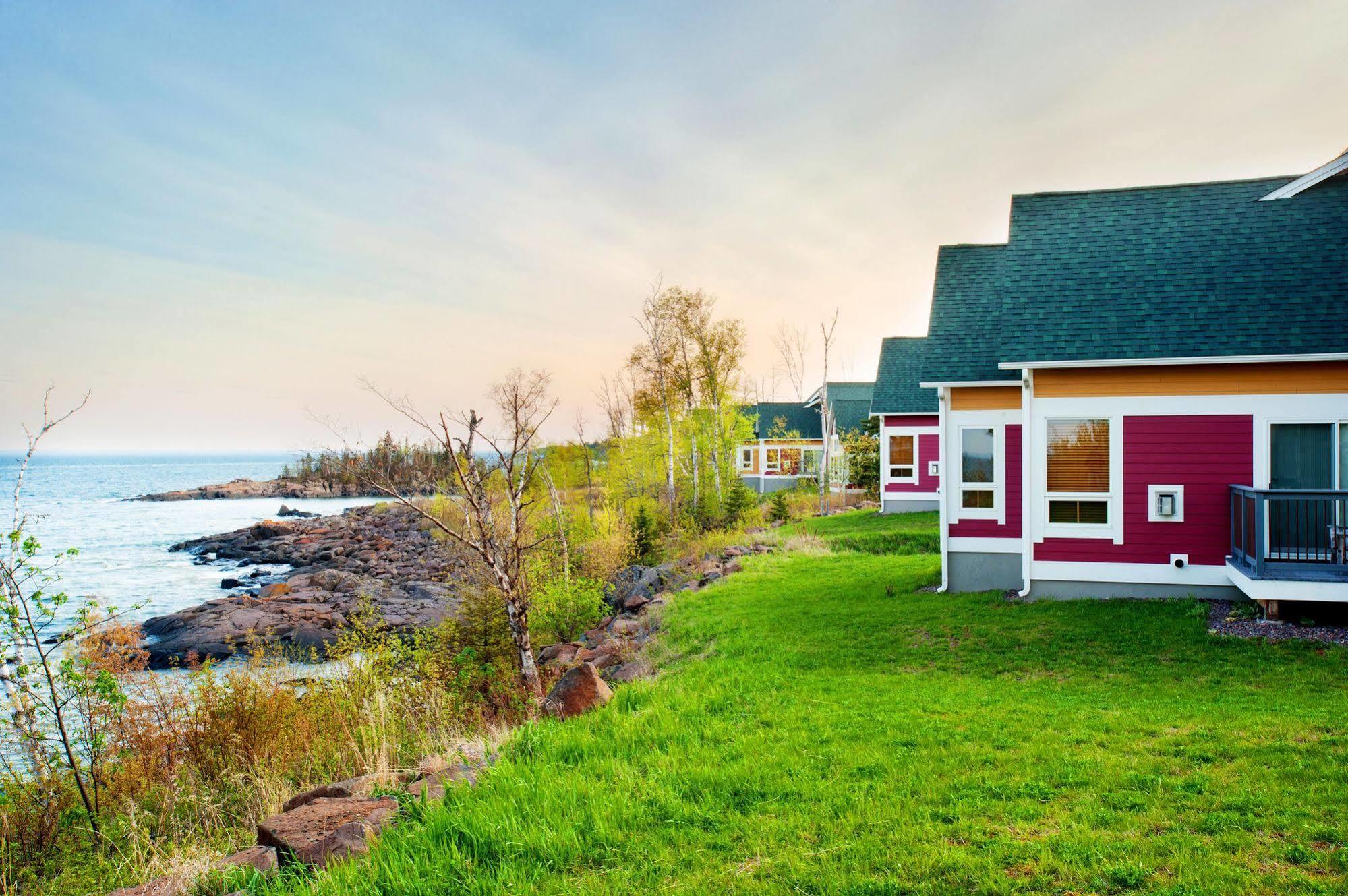 Cove Point Lodge Beaver Bay Exteriör bild