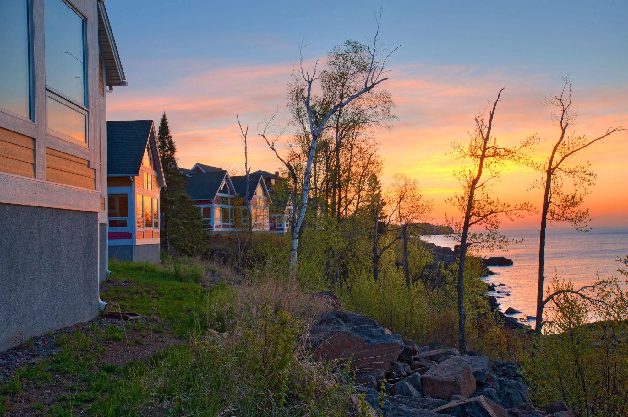 Cove Point Lodge Beaver Bay Exteriör bild