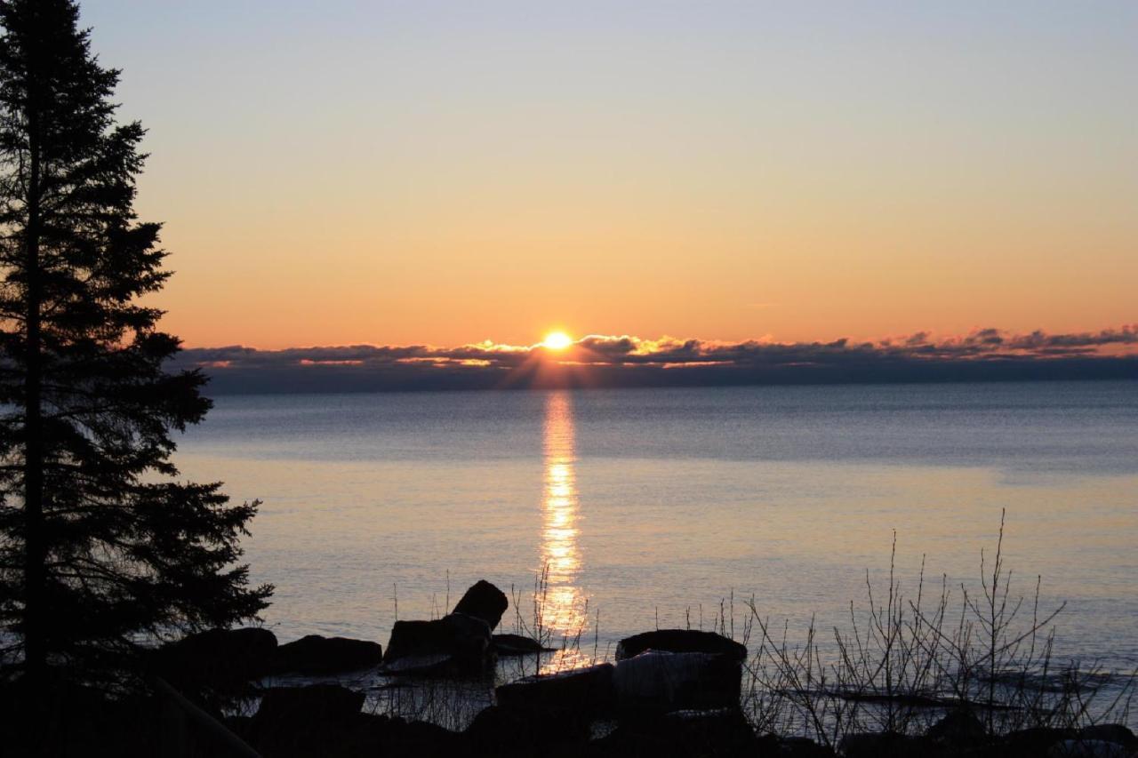 Cove Point Lodge Beaver Bay Rum bild